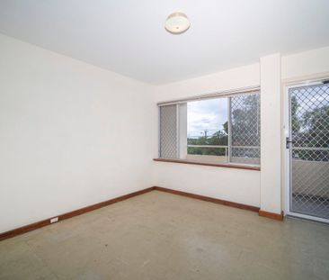 Spacious Apartment! - Photo 3