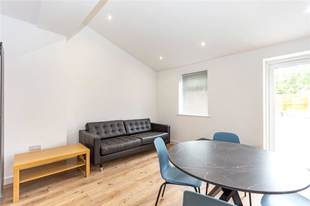 Stanley Avenue, - Photo 1