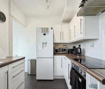 A beautifully presented three-bedroom semi-detached home in the hea... - Photo 6