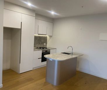“Stylish 2 Bedroom Apartment-Very close to train.” - Photo 3