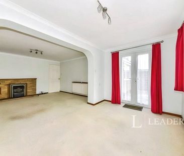 3 bedroom bungalow to rent Stirling Road, Stamford, PE9 - Photo 2