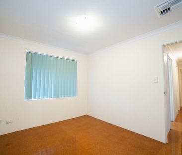 Spacious Family Haven with Charm, Comfort & Fruit Trees – A Perfect... - Photo 2