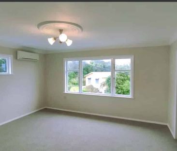 Recently fully renovated and i/a garage - Photo 2