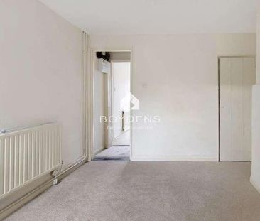 Winnock Road, New Town, CO1 - Photo 1