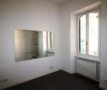 Attic-Parioli: Located in quiet palazzo d’epoca not far from Piazza del Popolo. Modern 4 Bedroom, 3 bath, spacious living-dining, bright and silent. Fireplace, air conditioning, parquet floors, large panoramic terrace. Ref 1972 - Photo 5