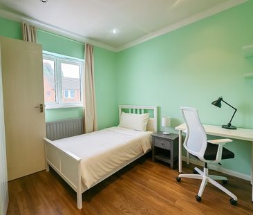 Room in a Shared House, Manchester, M15 - Photo 1