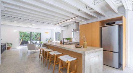 Modern 4-Bed Home with Double Garage - Photo 3