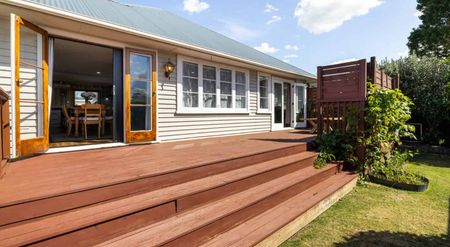 Spacious 3 Bedrooms in heart of Cambridge east - Photo 4