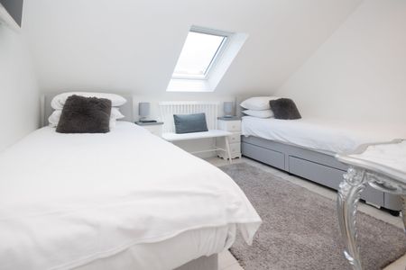 10 bed house to rent in Dean Park Road, Bournemouth, BH1 - Photo 5