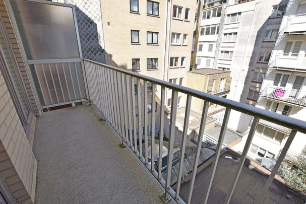 Mooi onderhouden appartement op de Kustlaan nabij het Albertplein - Photo 1
