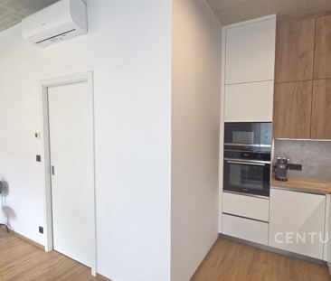 Pronájem bytu 1+kk a garsoniéry 34 m² - Fotografie 3