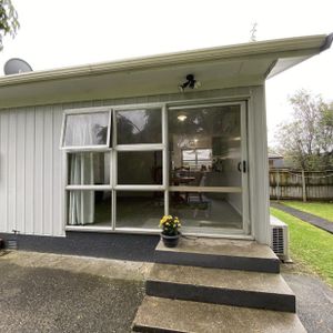 Cozy city living - Photo 2