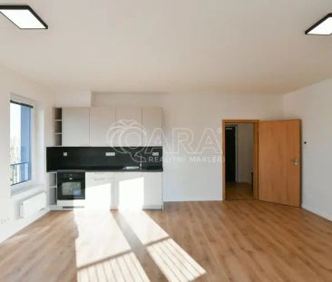 Pronájem bytu 1+kk v projektu U Pivovaru - Photo 2