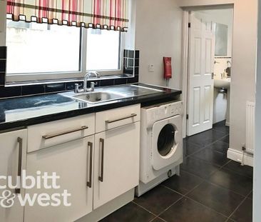 4 bedroom terraced house to rent - Photo 4