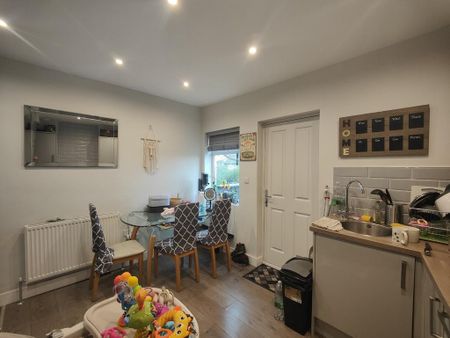 2 bedroom end of terrace house to rent - Photo 4