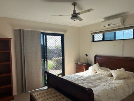 Spacious Family Home in Glenvale – 1 Justice Close - Photo 3