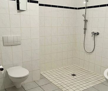 Altersgerechte Wohnung mit Aufzug und ebenerdiger Dusche! - Photo 3