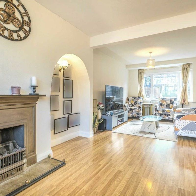 Lisbon Avenue, Twickenham, TW2 - Photo 1