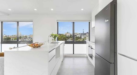 Perfect Parnell Retreat with Sweeping Views - Photo 4