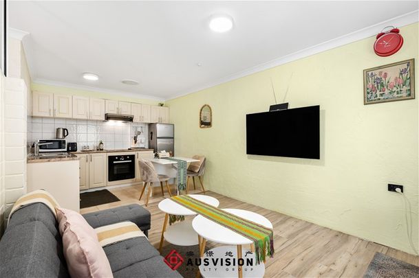 $578/w Fully Furnished 1x1 Apt in Belmont - Photo 1