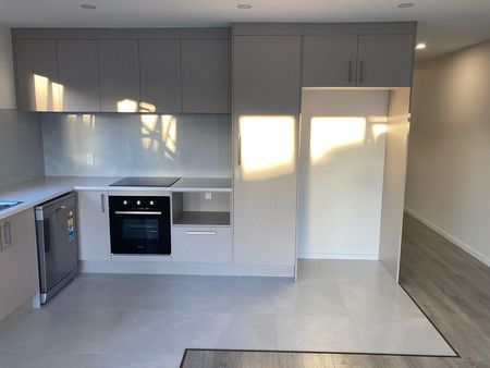North-Facing Near New Three Bedroom Duplex House - Photo 4