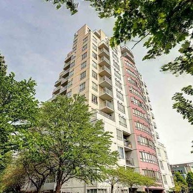 Beautiful 1 bed condo in high rise near Joyce Collingwood station - Photo 3