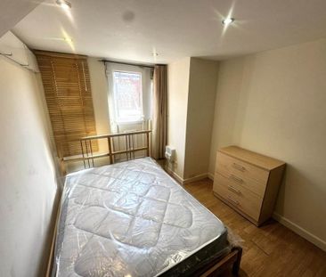 1 bedroom in a house share to rent - Photo 2