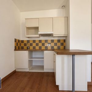 Location Appartement 2 pièces 52m² MONTAGNE 33570 - Photo 2