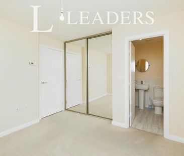 3 bedroom semi-detached house to rent - Photo 6