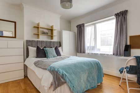 4 Bed Semi-Detached House, Bevendean Crescent, BN2 - Photo 3