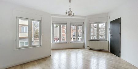 Appartement te huur in Elsene voor € 1.200 met 2 slaapkamers - Photo 2