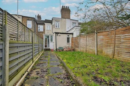 3 bedroom terraced house to rent - Photo 4