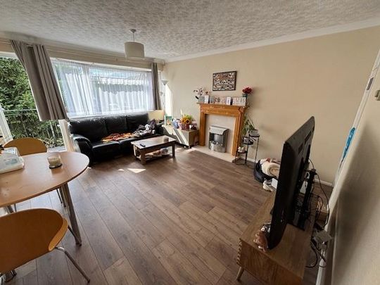 Briarleas Gardens, Upminster, RM14 - Photo 1