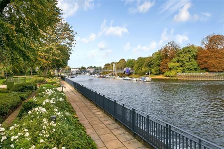 Pinewood Gardens, Teddington, TW11 - Photo 2