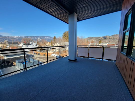 Luxury 2 Bedroom + Den Condo with U/G Parking near Downtown - Photo 1