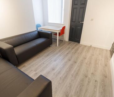 4 bedroom terraced house to rent - Photo 1