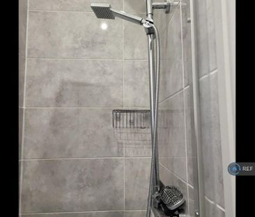 1 bedroom in a house share to rent - Photo 6