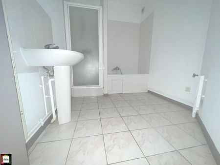 Location Appartement 3 pièces 77m² LONGWY 54400 - Photo 3