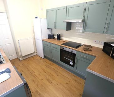 4 bedroom terraced house to rent - Photo 3