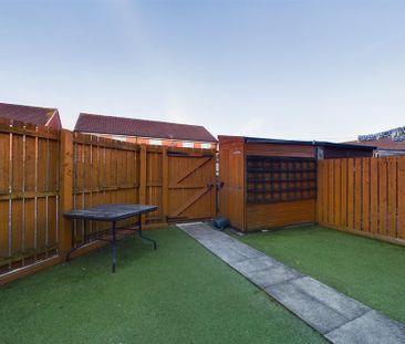 3 bedroom end of terrace house to rent - Photo 1