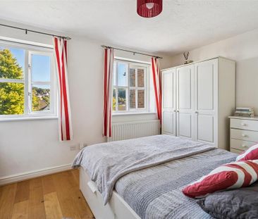 2 bedroom end of terrace house to rent - Photo 3