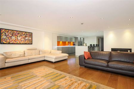SHORT LET A beautifully appointed, two bedroom apartment, situated on the 4th floor of this popular, river fronted warehouse, located in central Wapping. - Photo 4