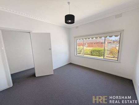 Modern Three-Bedroom Home Close to the CBD - Photo 3