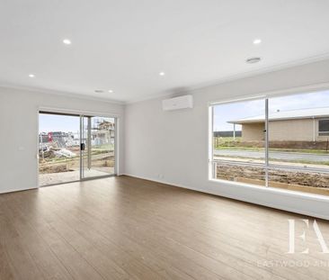 Coastal living, brand new home - Photo 1