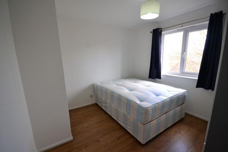 3 bedroom flat to rent - Photo 3