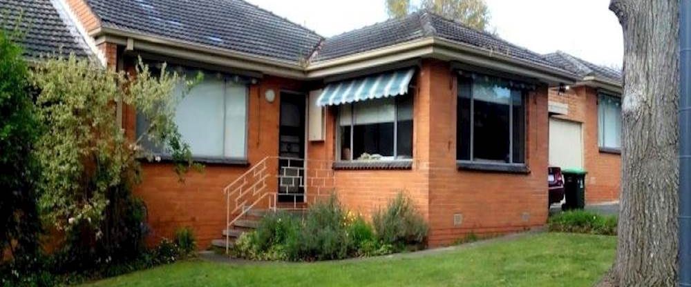 Mitcham - Photo 1
