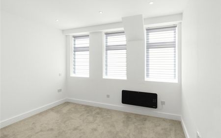 London Road, Sittingbourne, Kent, ME10 - Photo 2