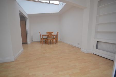 1 bedroom Flat To Let - Photo 2