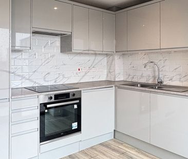 High Street, London, E17 - Photo 1