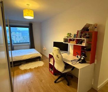 Merbury Close, London, SE28 - Photo 4